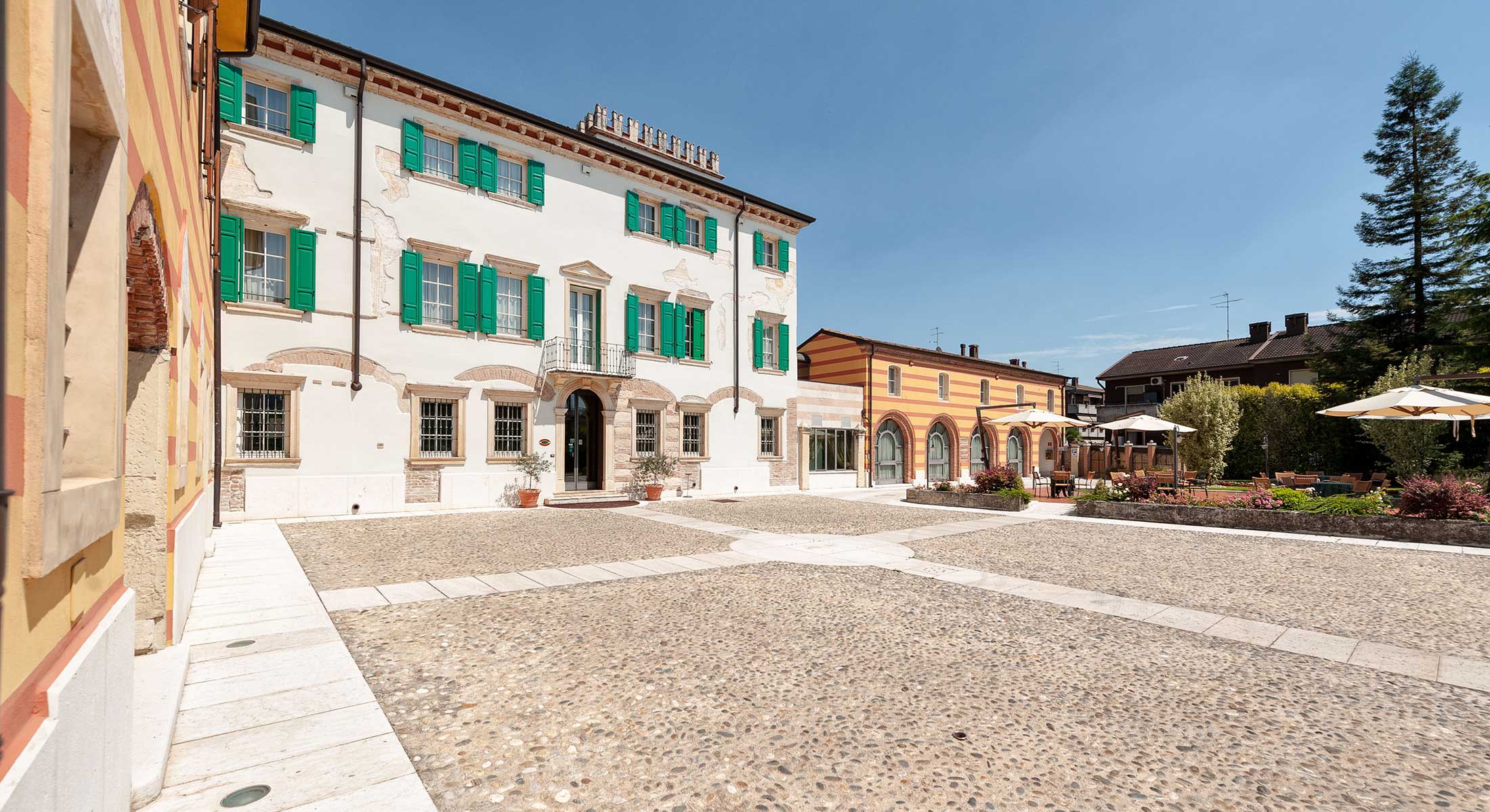 Hotel Villa Malaspina in Castel D'Azzano, Italy